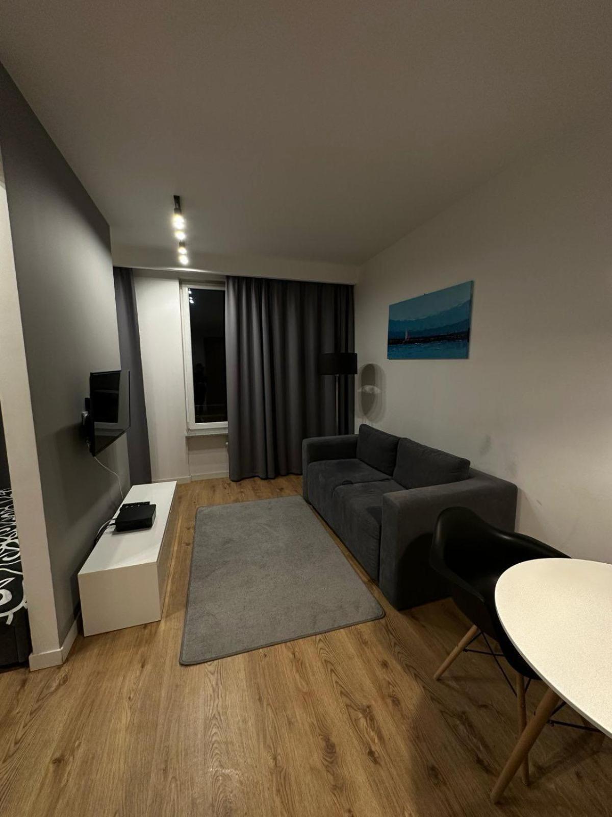 Lubmarex 1 Slawinska 501 Butas Warsaw